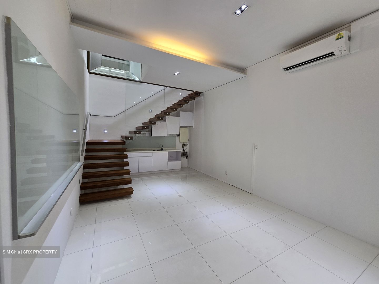 Two8one Studio (D9), Office #603418051